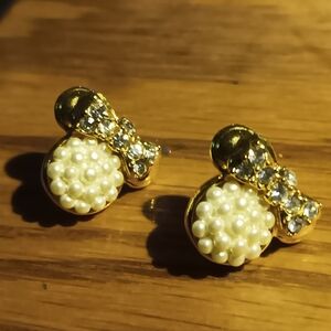 Disney Minnie Mouse Gold N Pearl Earrings